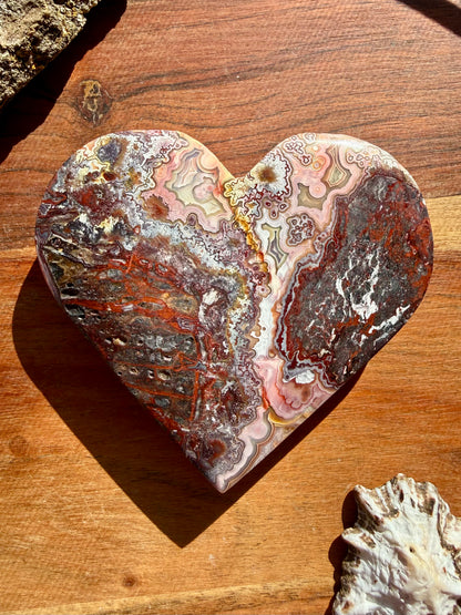 CRAZY LACE AGATE HEART WITH STAND