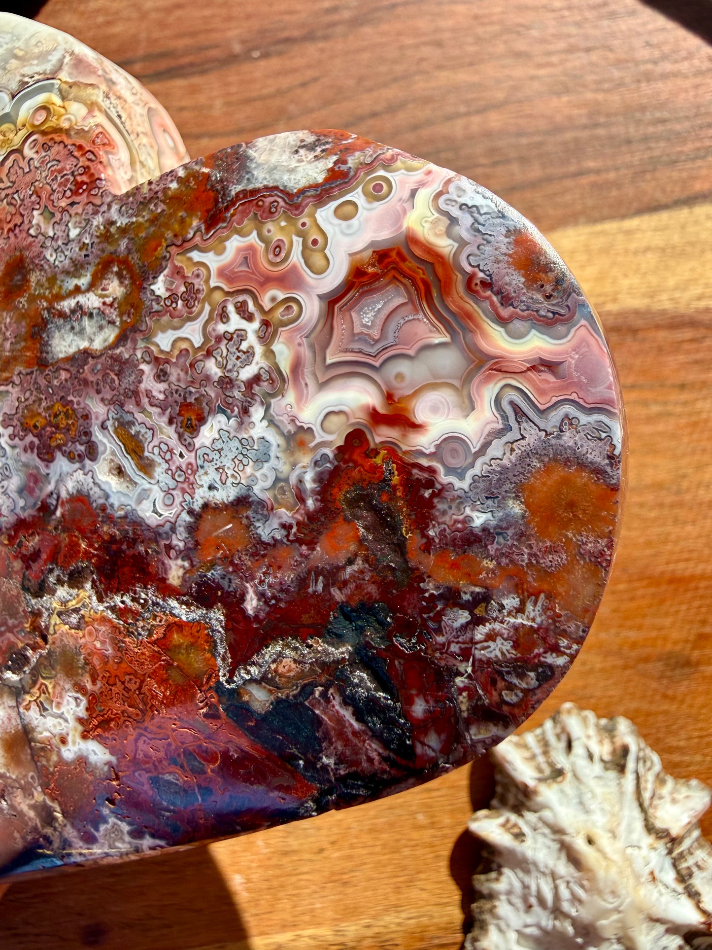 CRAZY LACE AGATE HEART WITH STAND