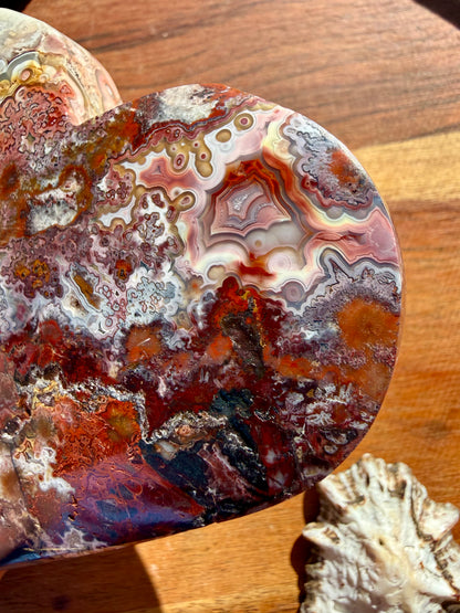 CRAZY LACE AGATE HEART WITH STAND
