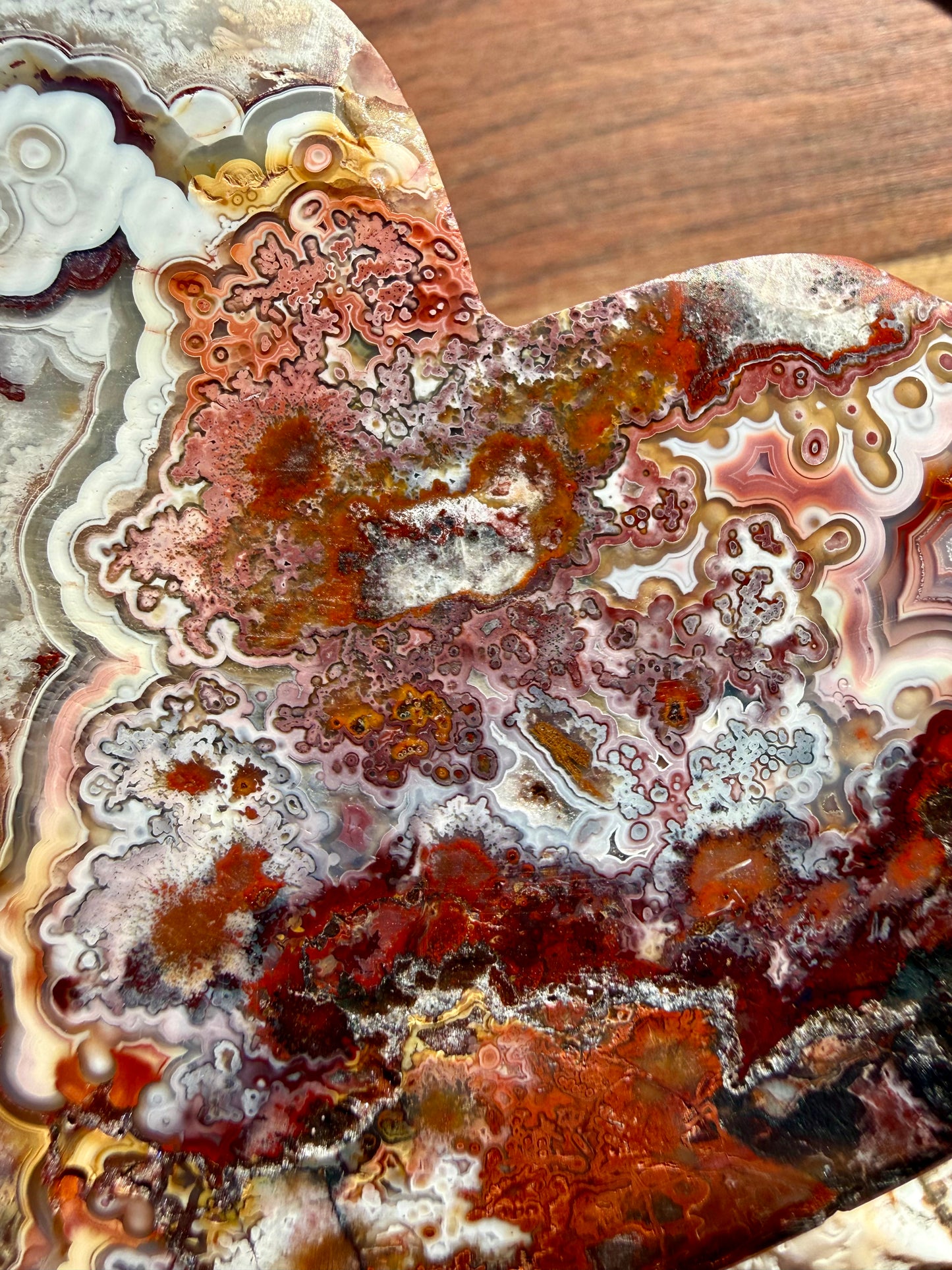 CRAZY LACE AGATE HEART WITH STAND