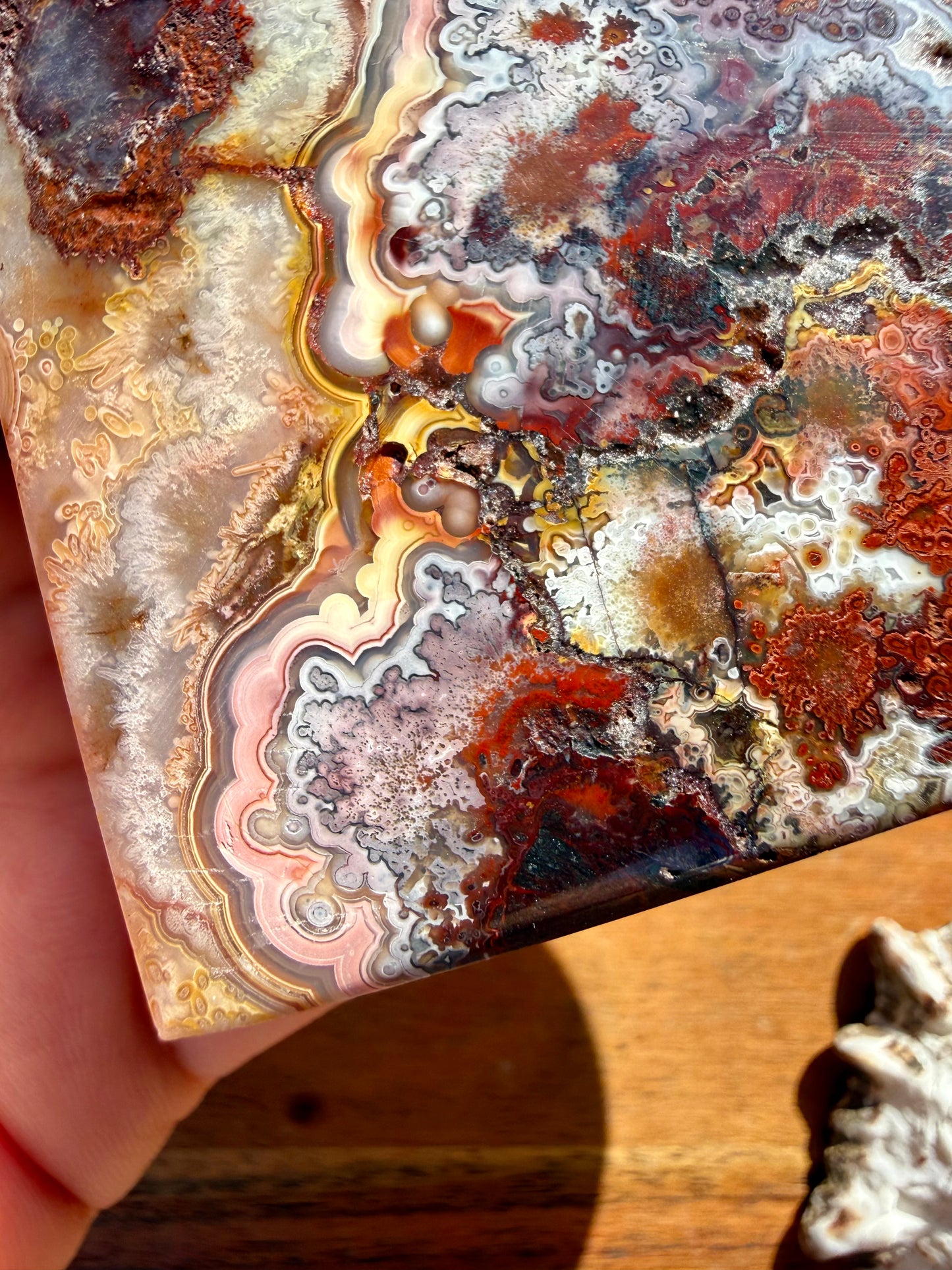 CRAZY LACE AGATE HEART WITH STAND
