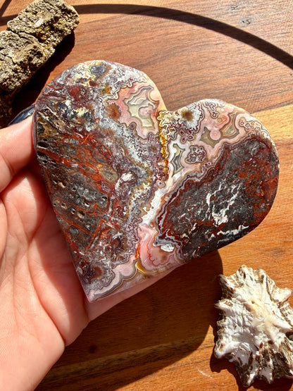 CRAZY LACE AGATE HEART WITH STAND