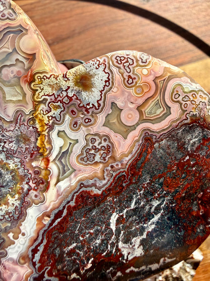 CRAZY LACE AGATE HEART WITH STAND