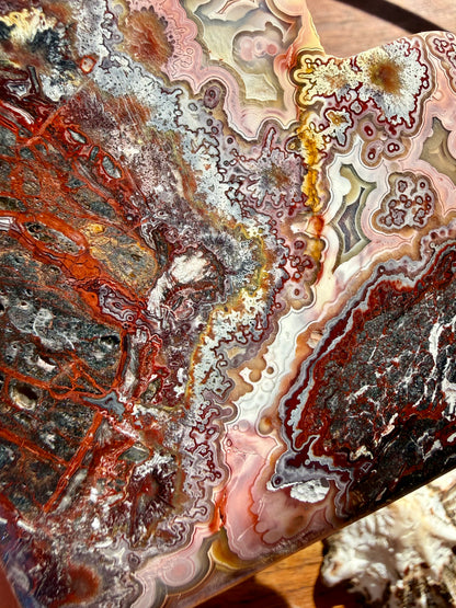 CRAZY LACE AGATE HEART WITH STAND