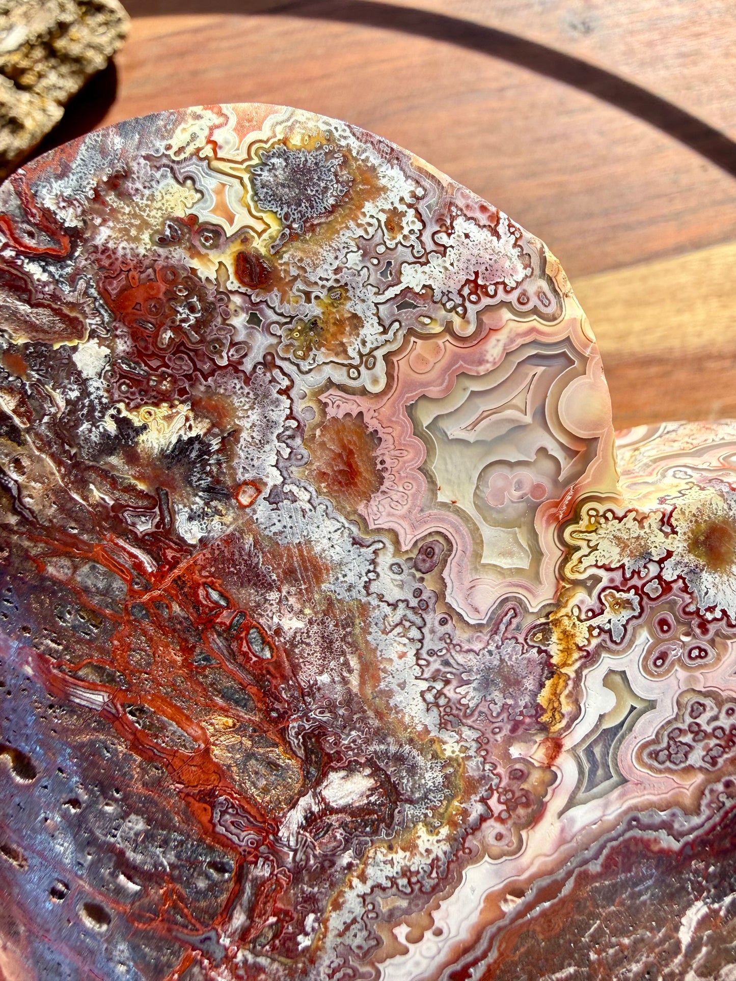 CRAZY LACE AGATE HEART WITH STAND