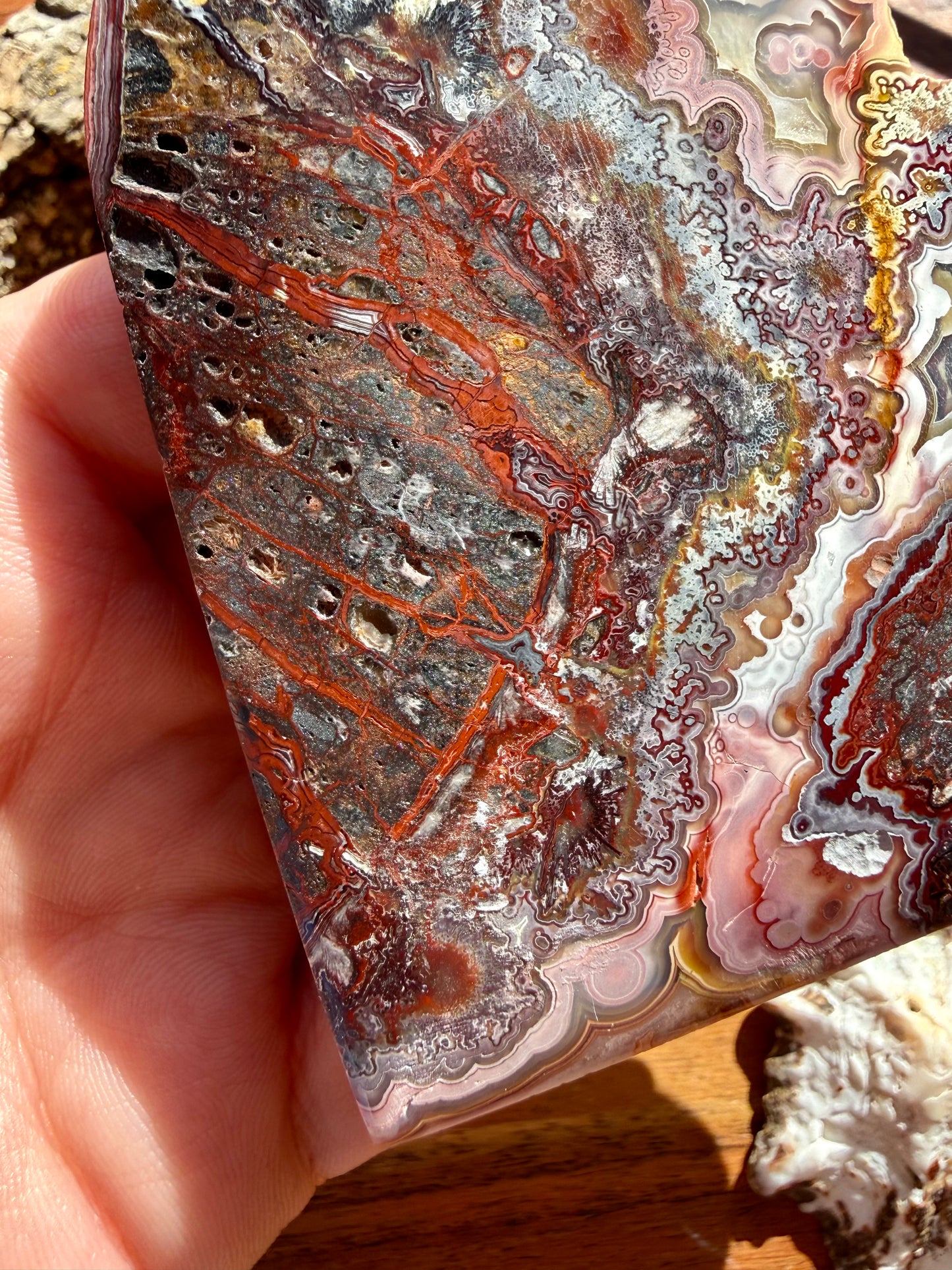 CRAZY LACE AGATE HEART WITH STAND