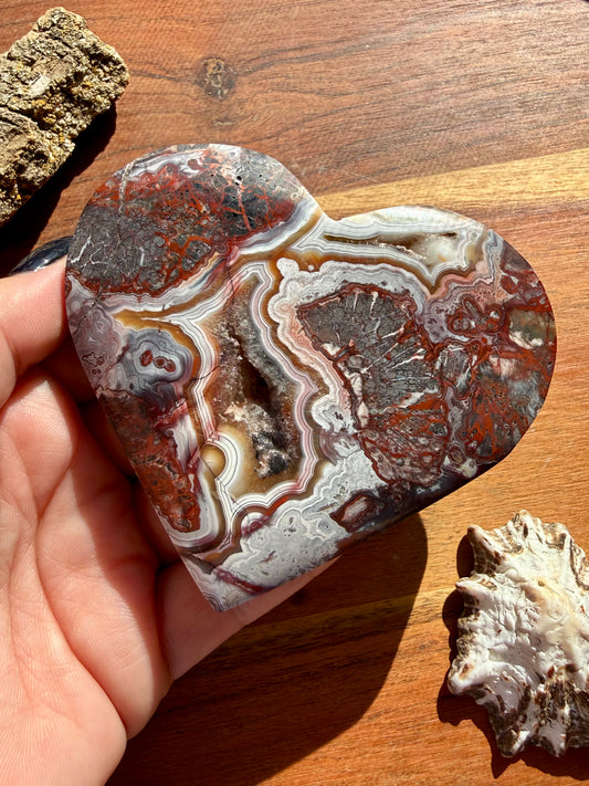 CRAZY LACE AGATE HEART WITH STAND