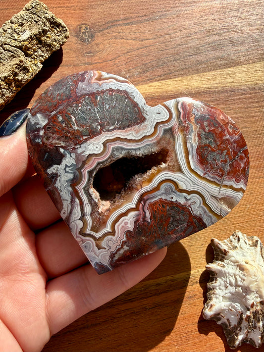 CRAZY LACE AGATE HEART WITH STAND