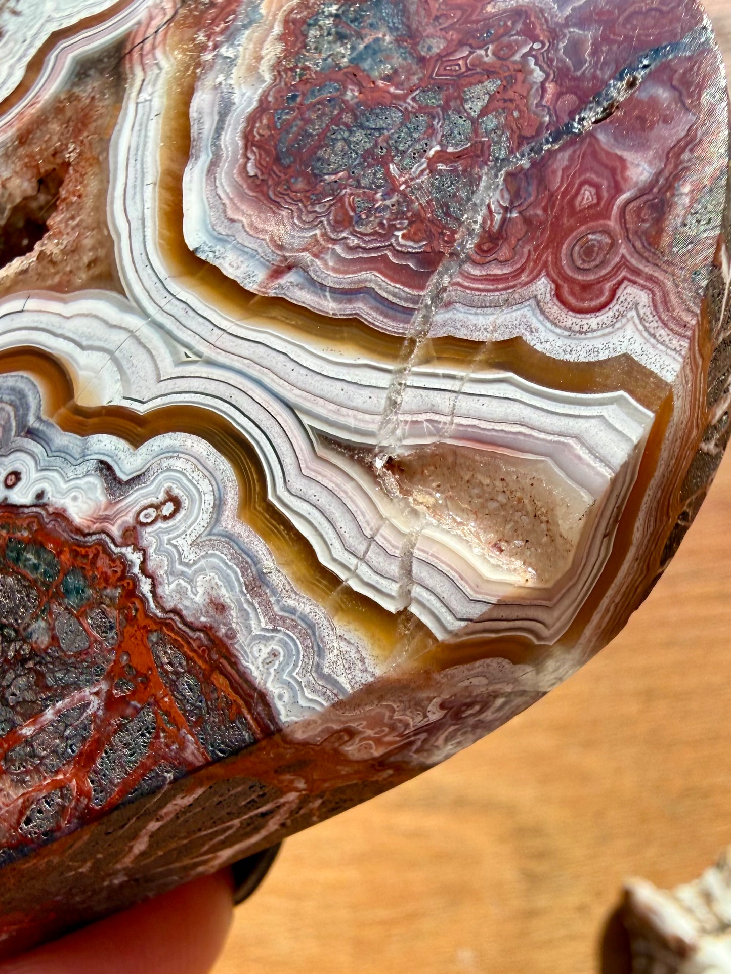 CRAZY LACE AGATE HEART WITH STAND