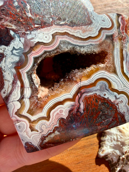 CRAZY LACE AGATE HEART WITH STAND