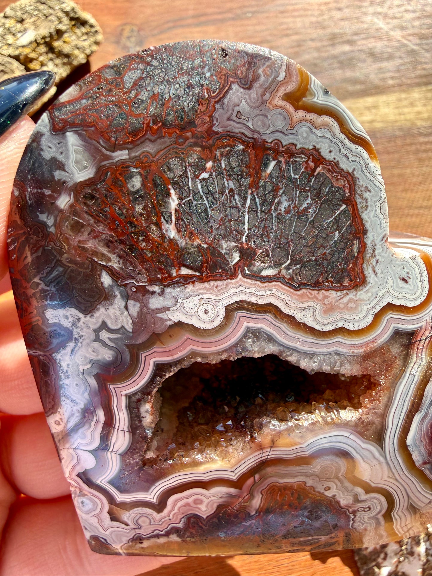 CRAZY LACE AGATE HEART WITH STAND