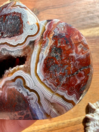 CRAZY LACE AGATE HEART WITH STAND