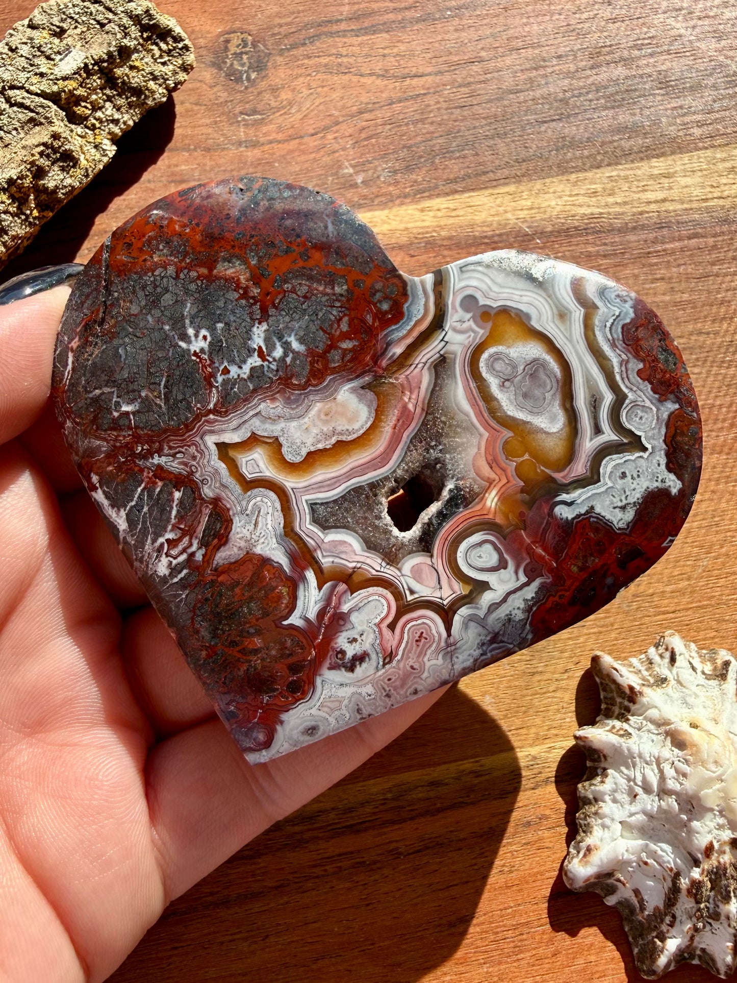 CRAZY LACE AGATE HEART WITH STAND