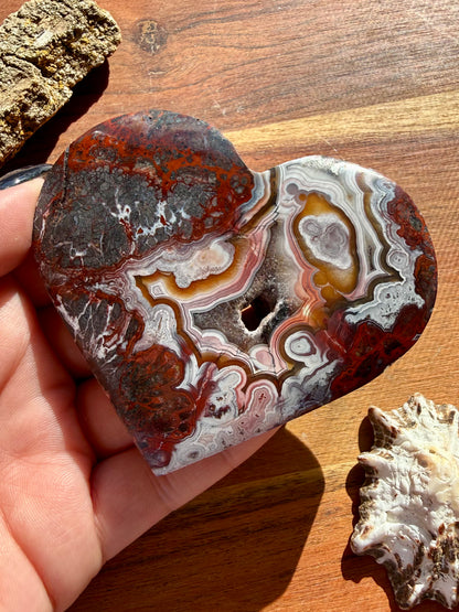 CRAZY LACE AGATE HEART WITH STAND