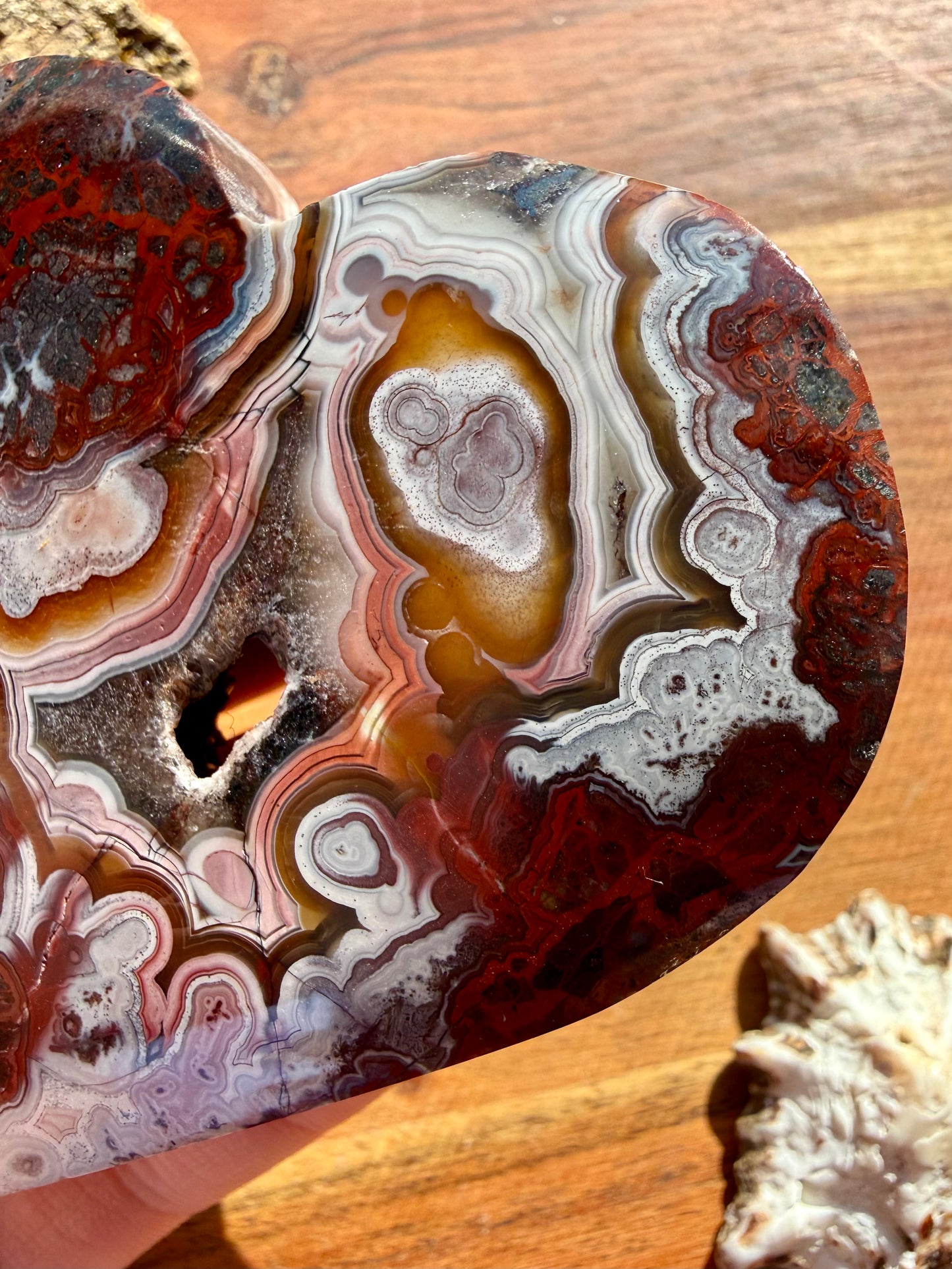CRAZY LACE AGATE HEART WITH STAND