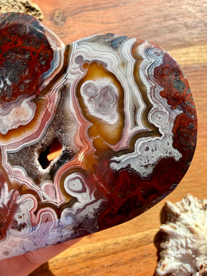 CRAZY LACE AGATE HEART WITH STAND