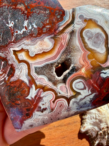 CRAZY LACE AGATE HEART WITH STAND