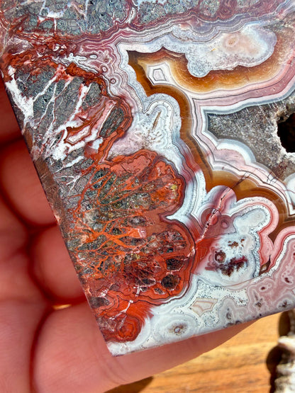 CRAZY LACE AGATE HEART WITH STAND