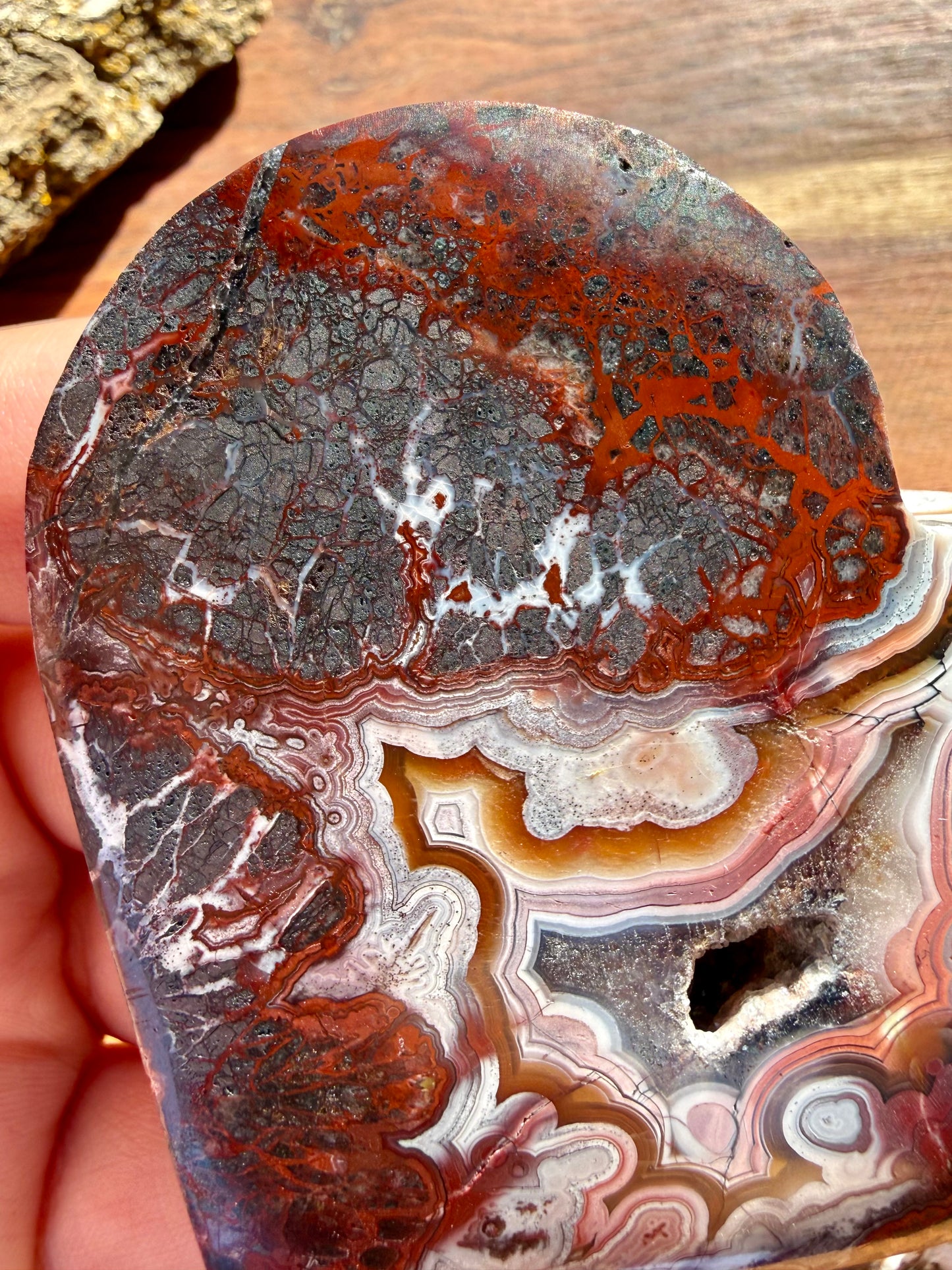 CRAZY LACE AGATE HEART WITH STAND