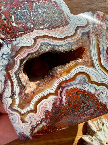 CRAZY LACE AGATE HEART WITH STAND