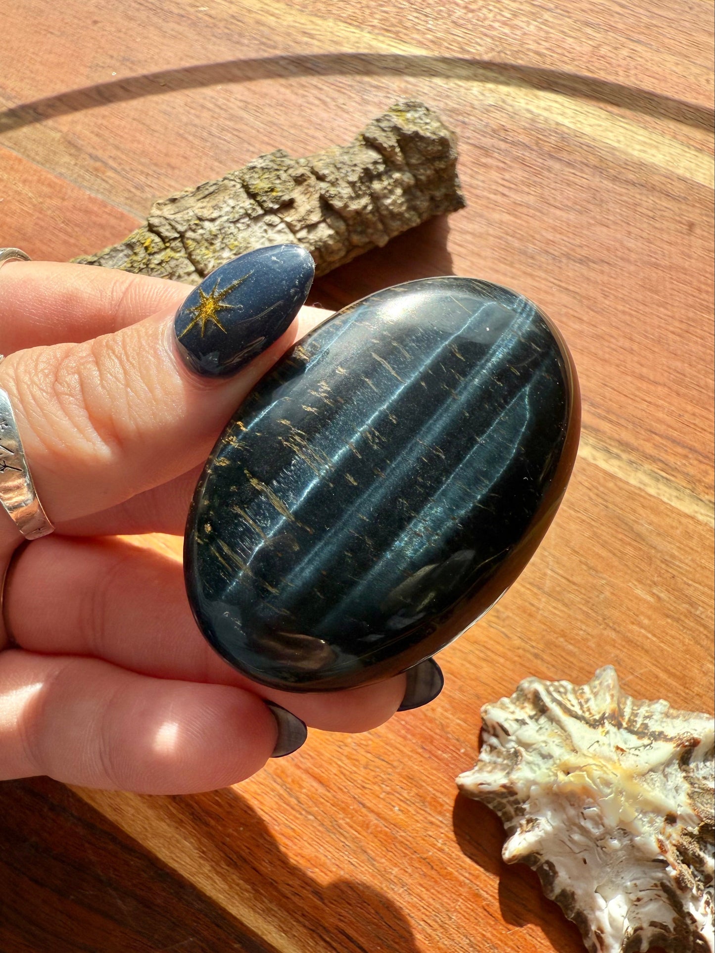BLUE TIGER'S EYE PALM STONE