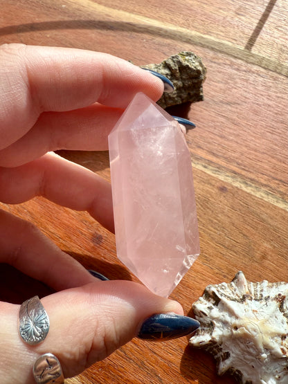 ICY ROSE QUARTZ DT POINT