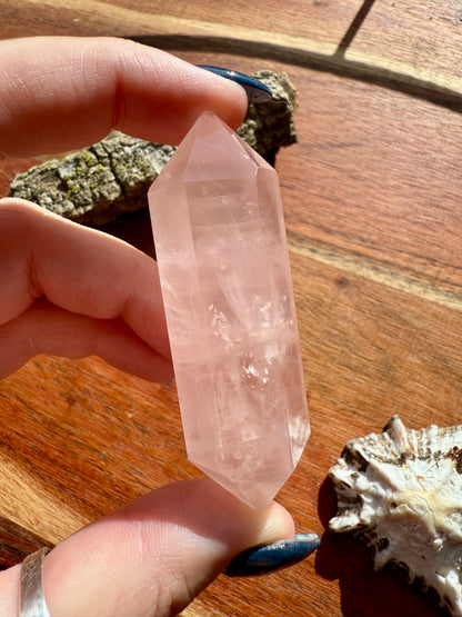 ICY ROSE QUARTZ DT POINT