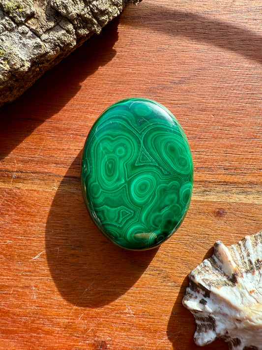 SMALL MALACHITE PALM STONE