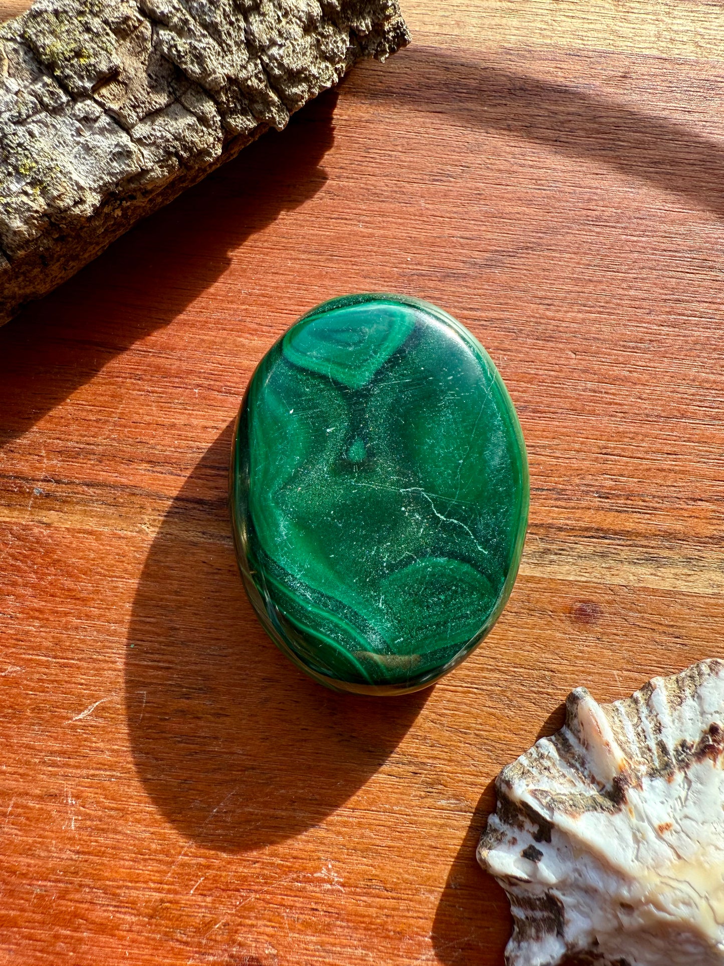SMALL MALACHITE PALM STONE
