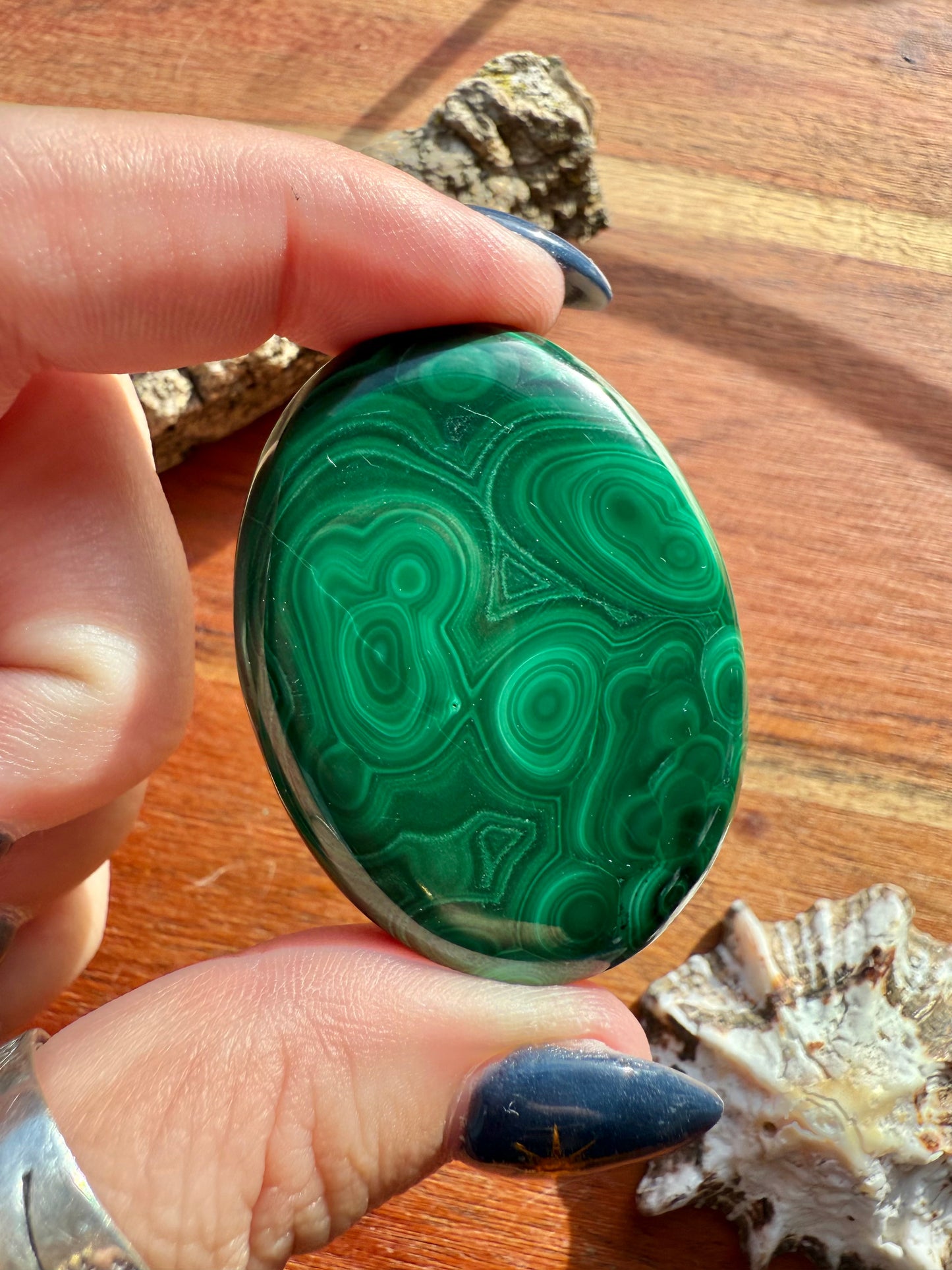 SMALL MALACHITE PALM STONE
