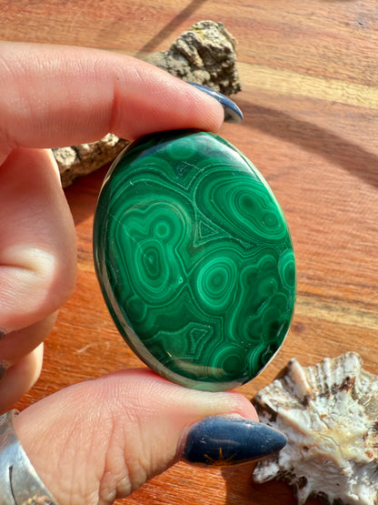 SMALL MALACHITE PALM STONE