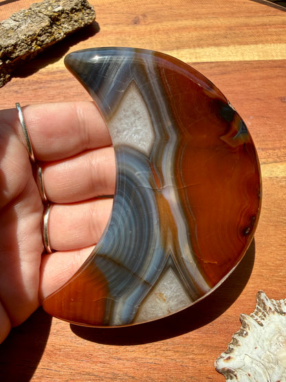 BANDED CARNELIAN + BLUE AGATE MOON WITH STAND