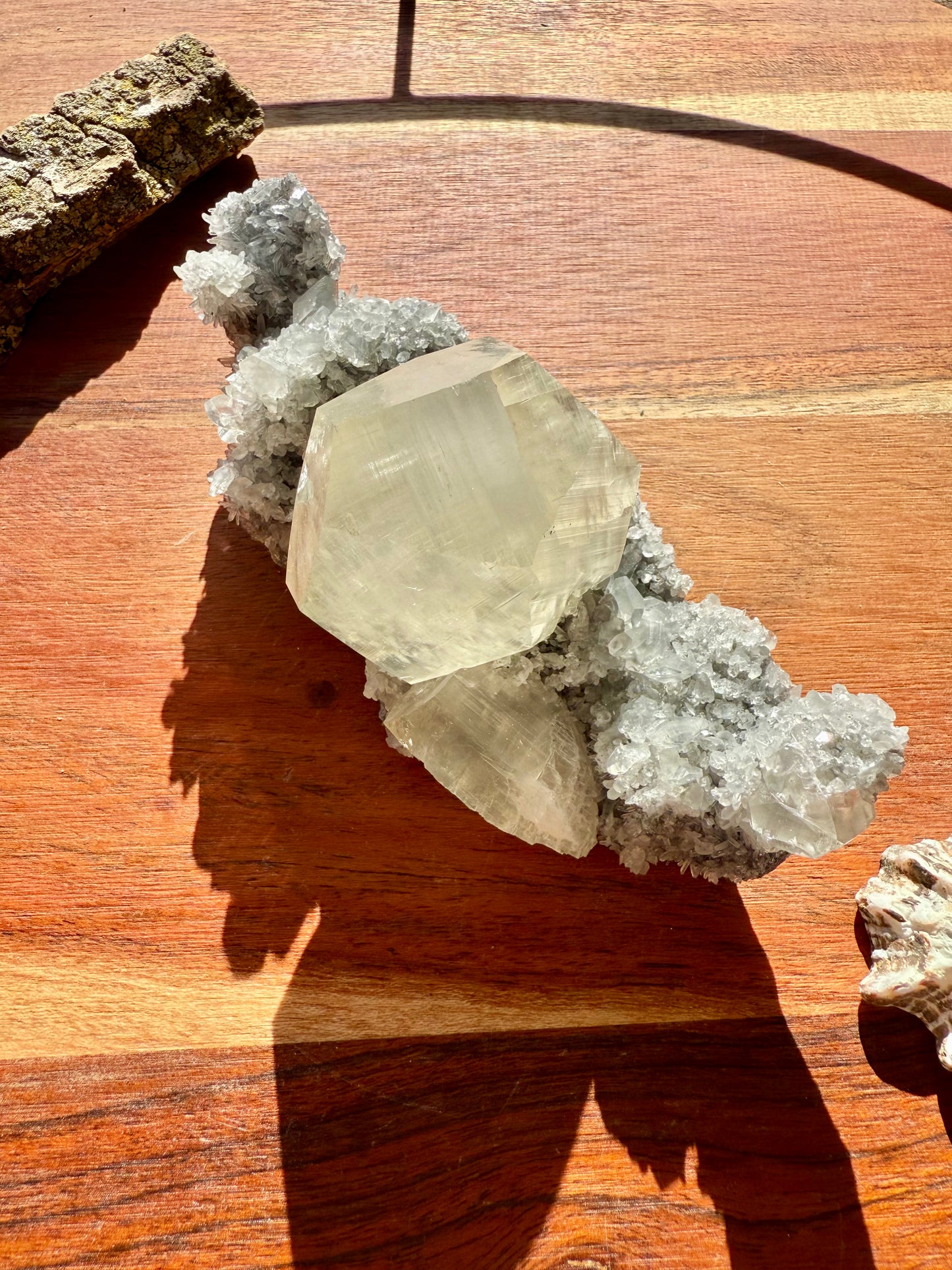 FLUORITE WITH BENZ CALCITE