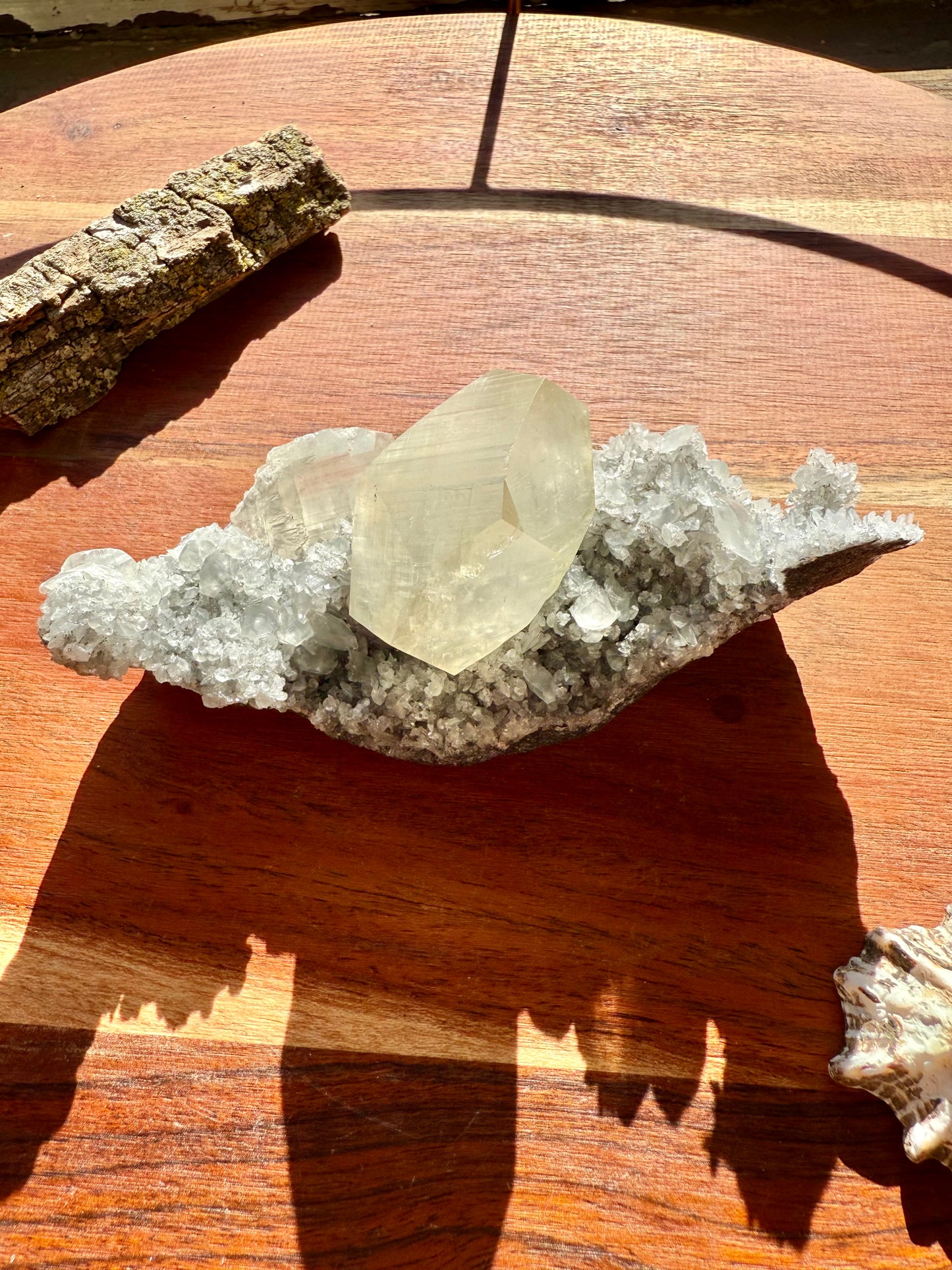 FLUORITE WITH BENZ CALCITE