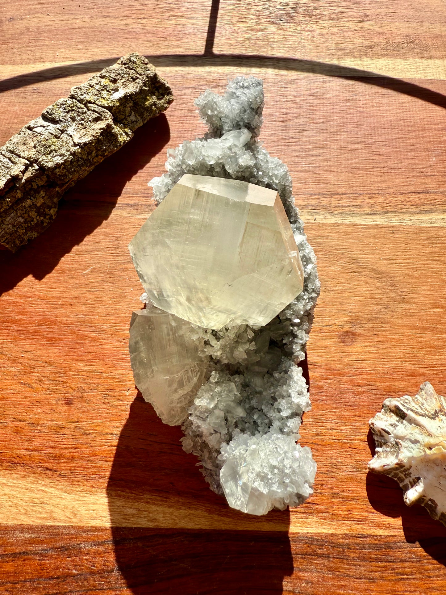 FLUORITE WITH BENZ CALCITE