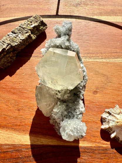 FLUORITE WITH BENZ CALCITE