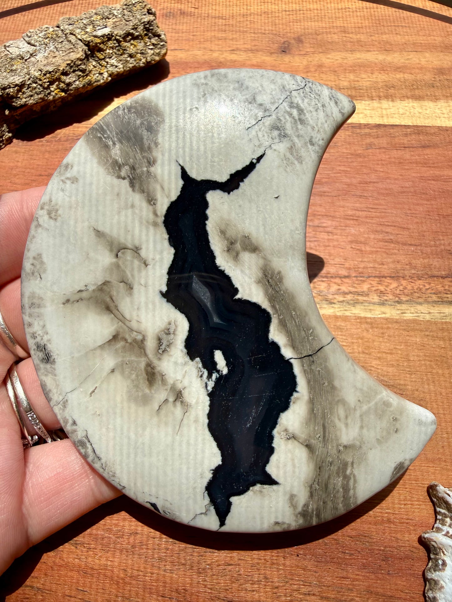VOLCANO AGATE MOON WITH STAND