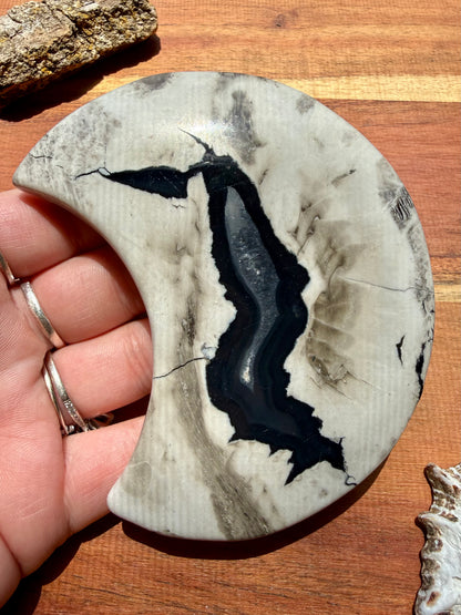 VOLCANO AGATE MOON WITH STAND