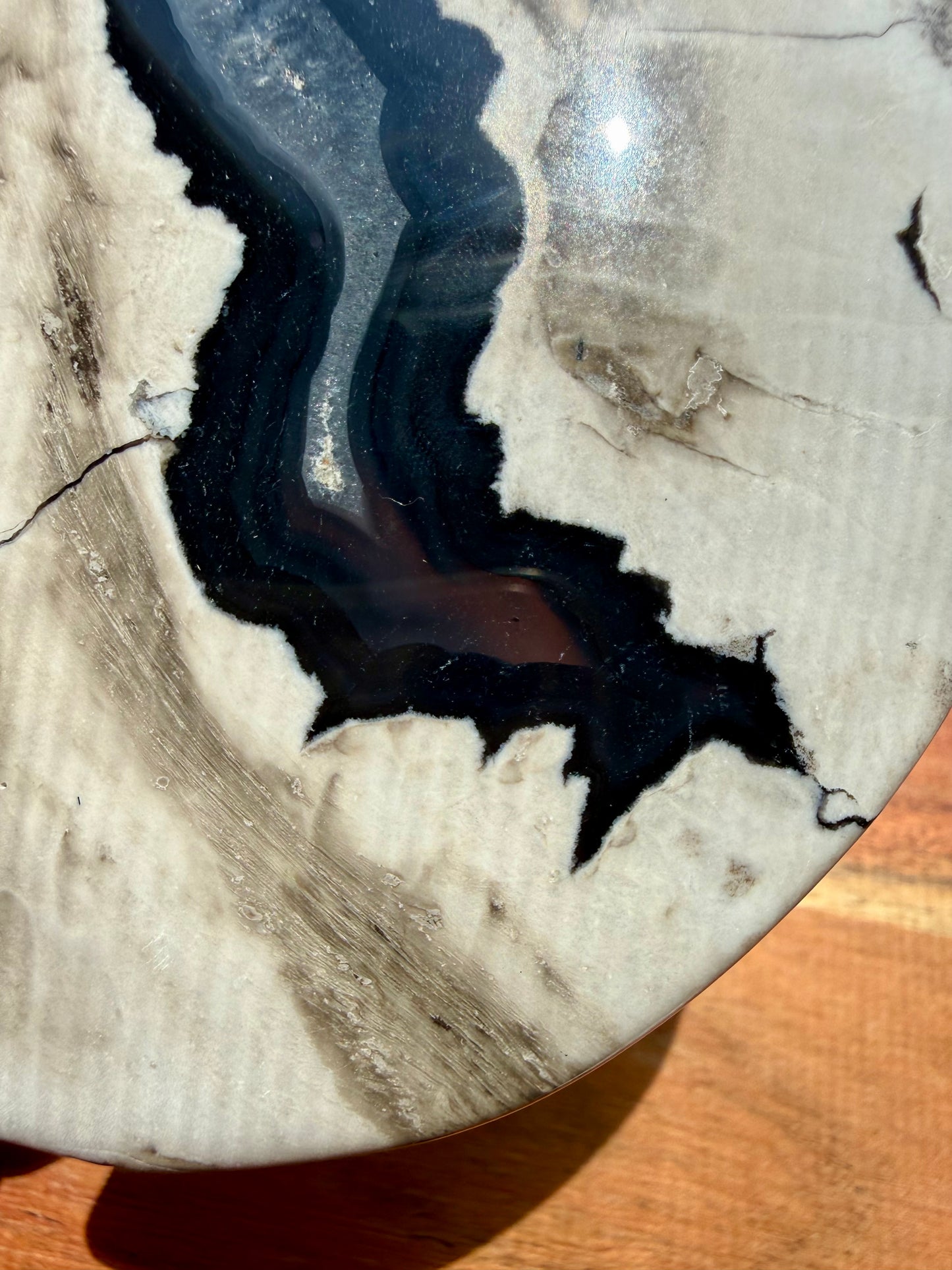 VOLCANO AGATE MOON WITH STAND