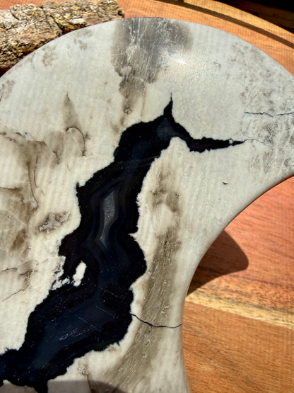 VOLCANO AGATE MOON WITH STAND