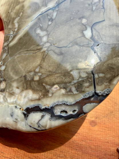 VOLCANO AGATE MOON WITH STAND