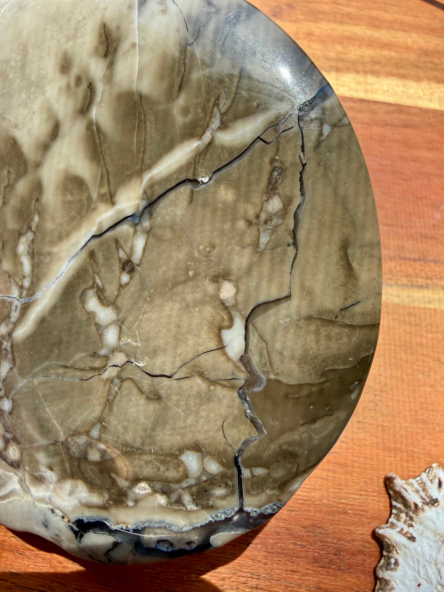 VOLCANO AGATE MOON WITH STAND