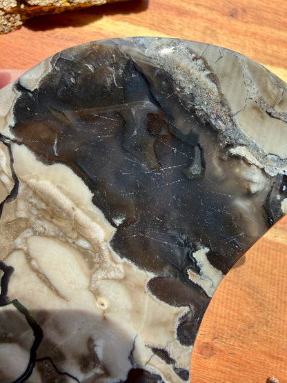 VOLCANO AGATE MOON WITH STAND