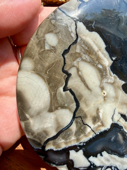VOLCANO AGATE MOON WITH STAND