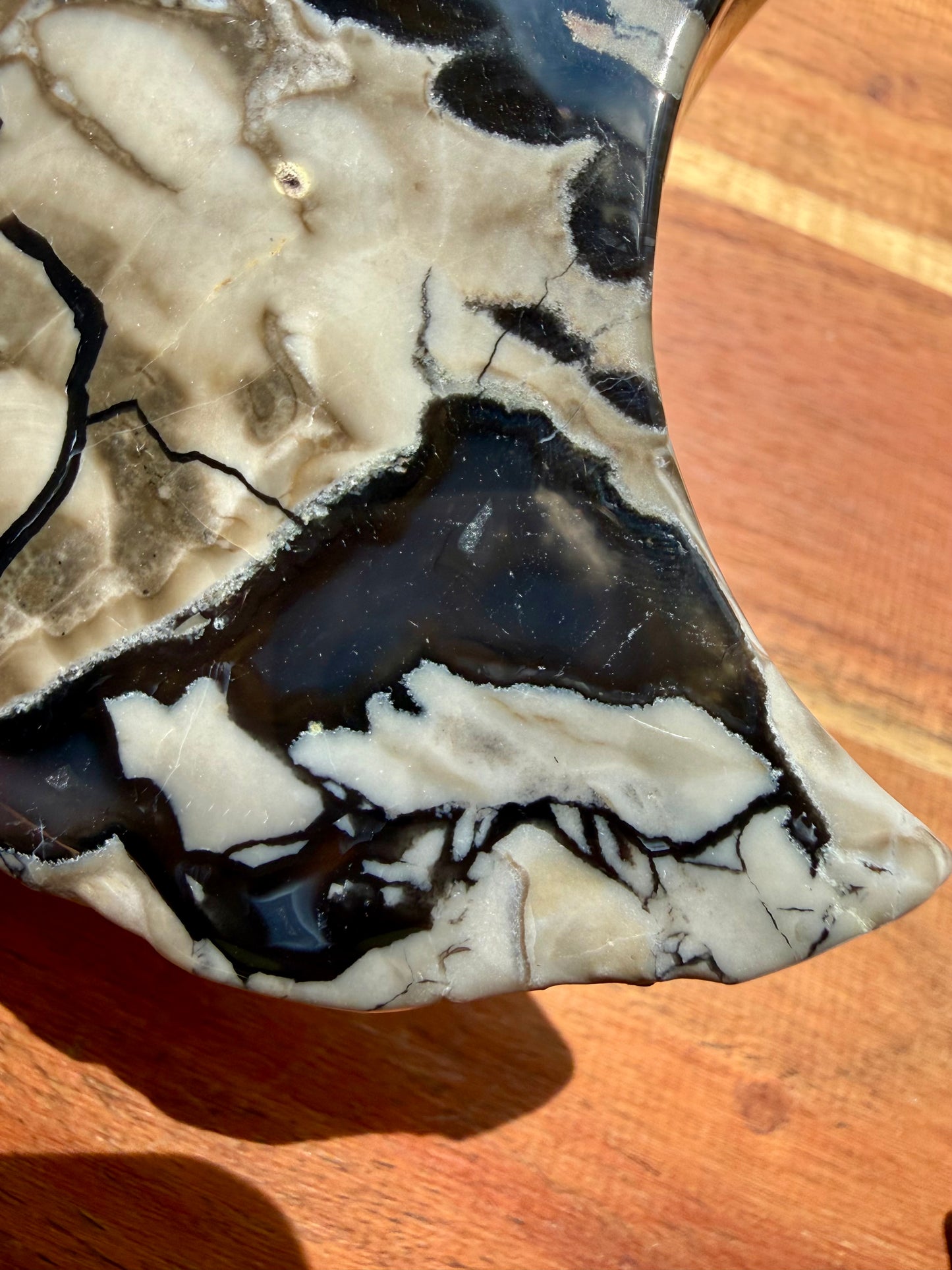 VOLCANO AGATE MOON WITH STAND