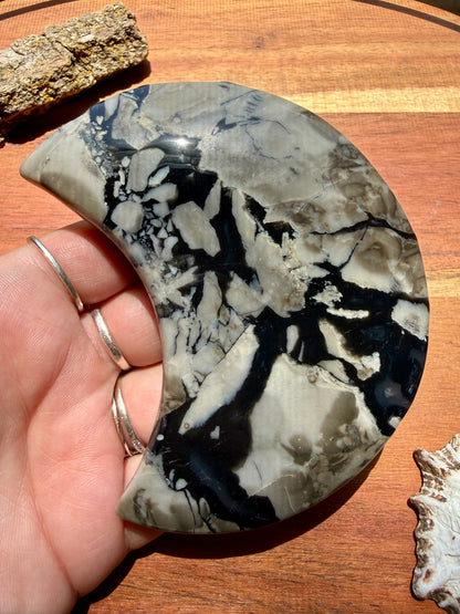 VOLCANO AGATE MOON WITH STAND
