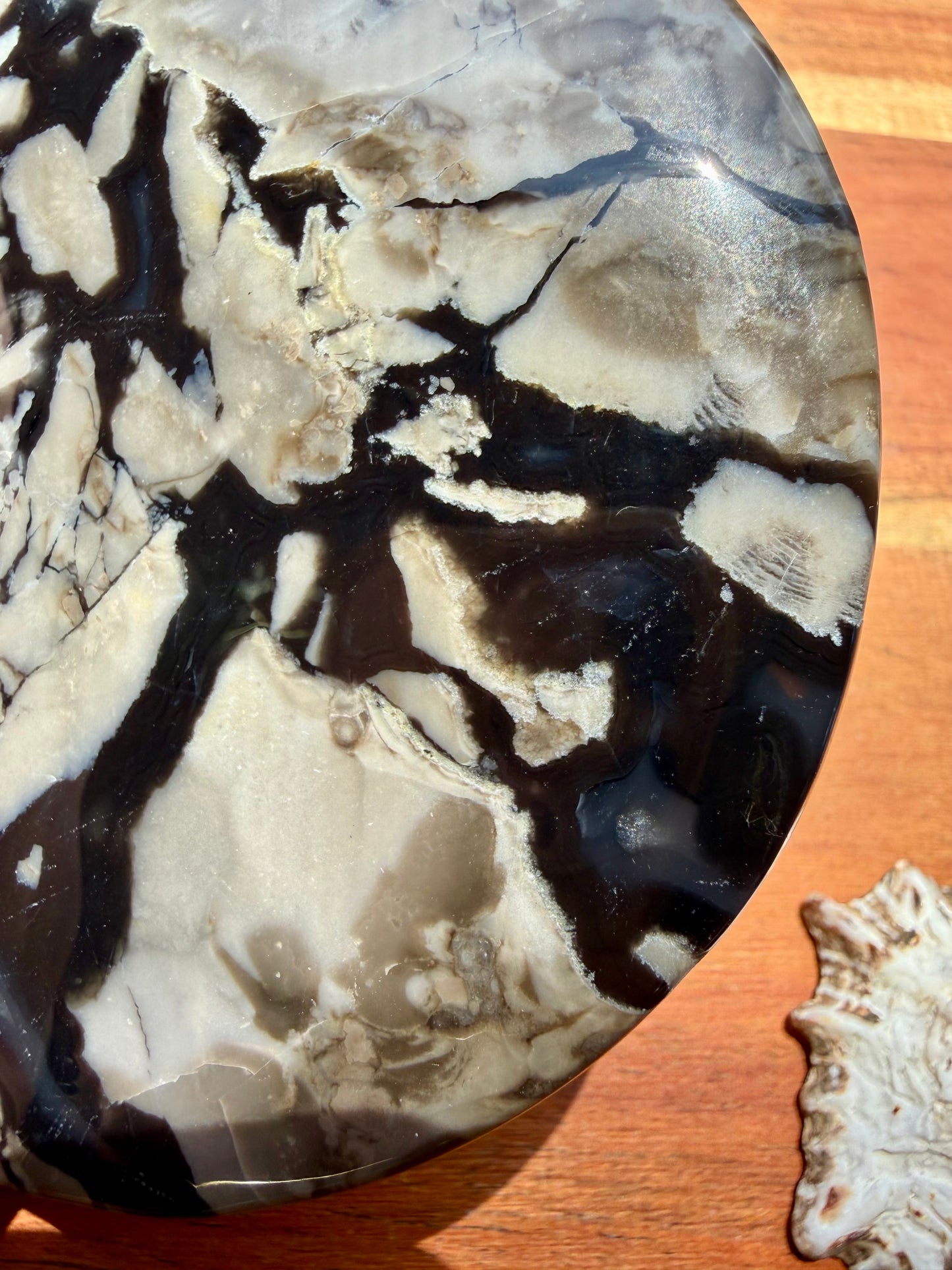 VOLCANO AGATE MOON WITH STAND