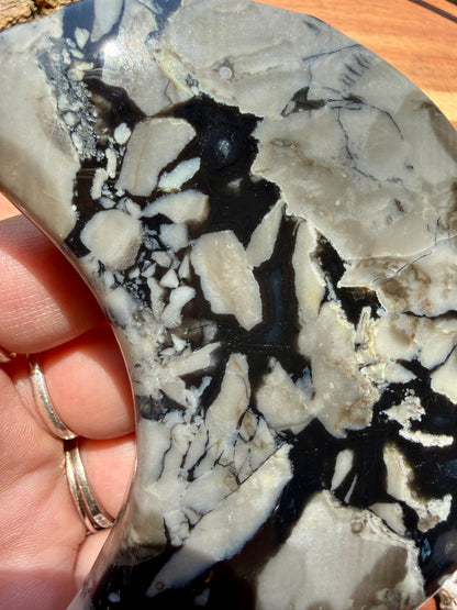 VOLCANO AGATE MOON WITH STAND