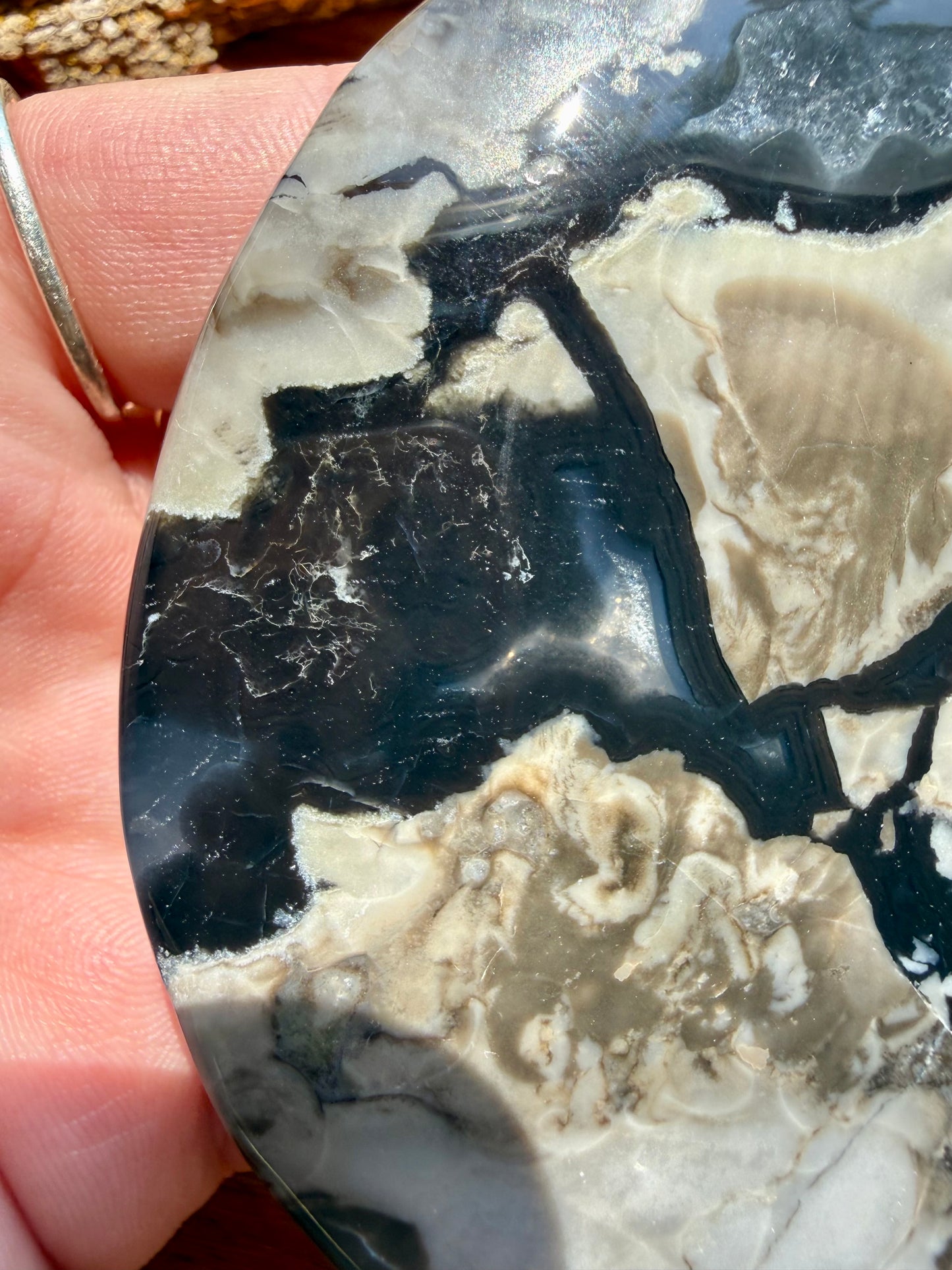 VOLCANO AGATE MOON WITH STAND