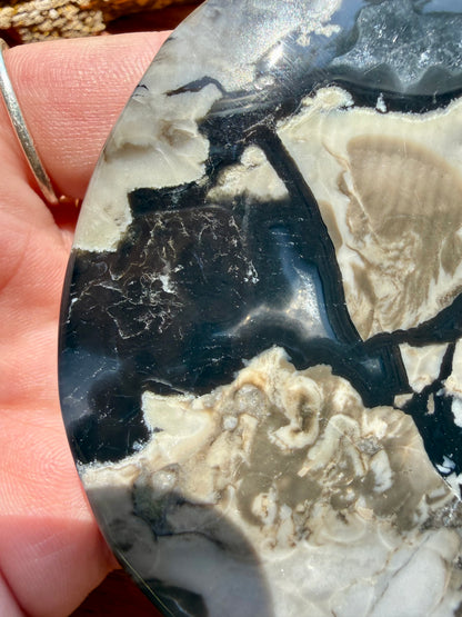 VOLCANO AGATE MOON WITH STAND